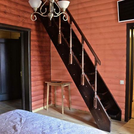 Knyazhyi Dvir Appartement Strigalnya Buitenkant foto