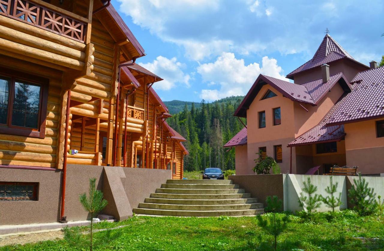 Knyazhyi Dvir Appartement Strigalnya Buitenkant foto